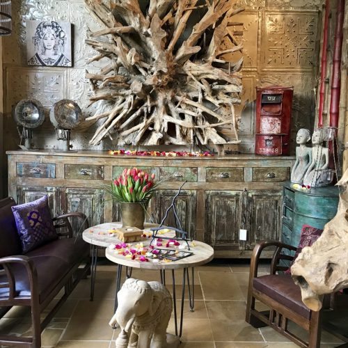 Salon avec des meubles style industriel